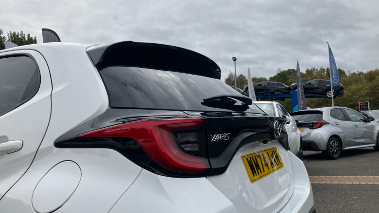 Toyota Yaris 1.5 Hybrid Design 5dr CVT Hybrid Hatchback